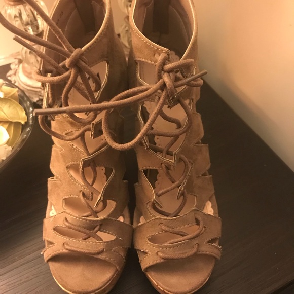 Madison Lace-Up wedges - Picture 6 of 8